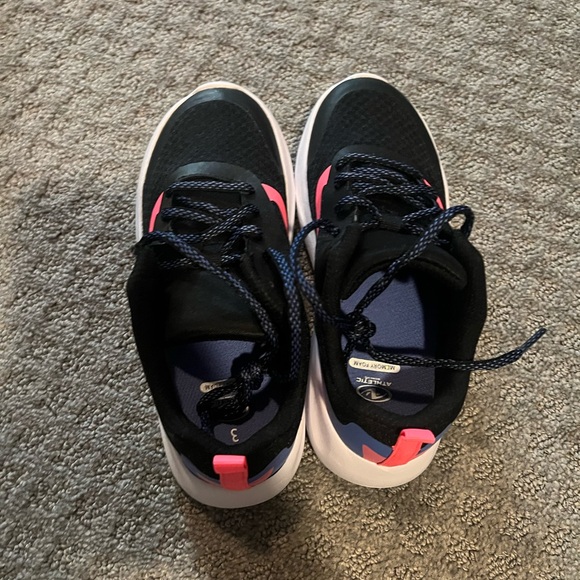 Girl’s Big Kid Athletic Works memory foam sneakers - size 3, NWOT - Picture 3 of 5